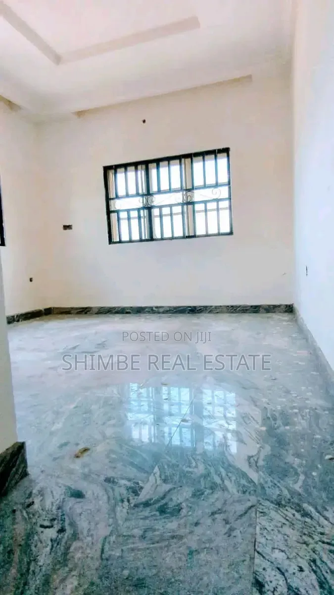 8bdrm Block of Flats in Osongoma Estate, Uyo for sale in Uyo