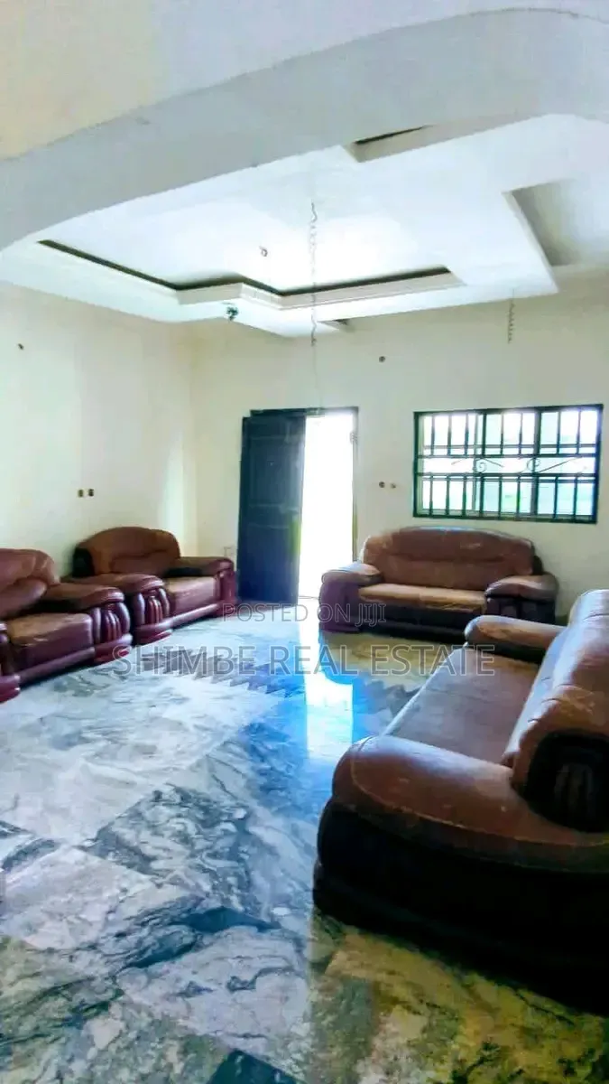 8bdrm Block of Flats in Osongoma Estate, Uyo for sale in Uyo