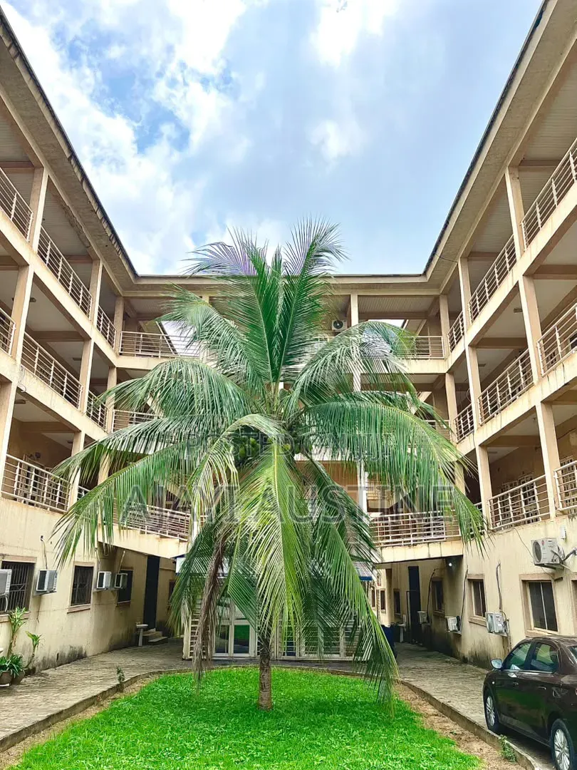 Functioning Plaza 59 Ensuit Offices at Wuze Zone, Abuja for Sale in Zone 1 / Wuse