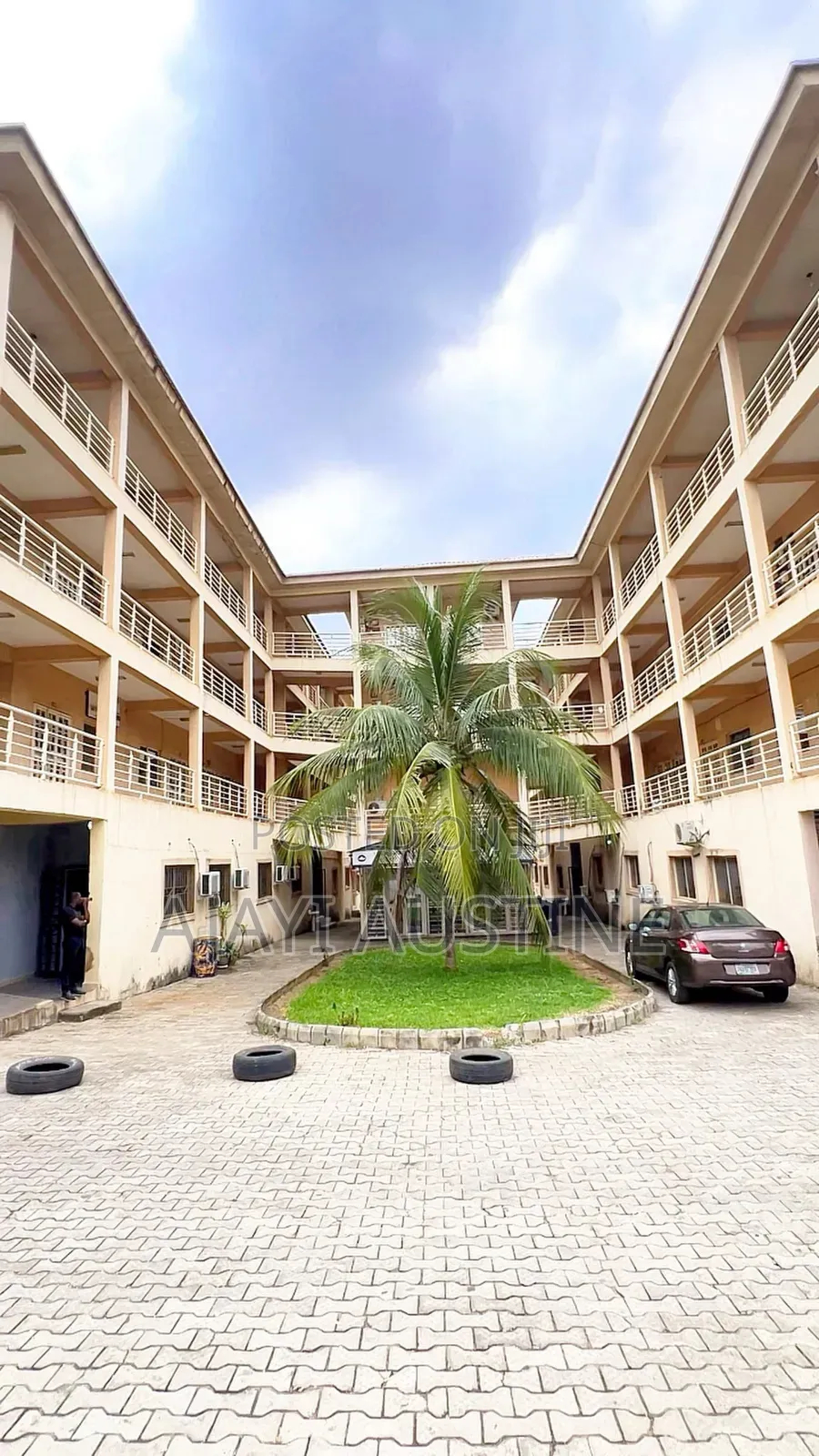 Functioning Plaza 59 Ensuit Offices at Wuze Zone, Abuja for Sale in Zone 1 / Wuse