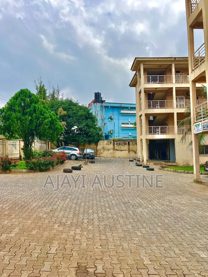 Functioning Plaza 59 Ensuit Offices at Wuze Zone, Abuja for Sale in Zone 1 / Wuse