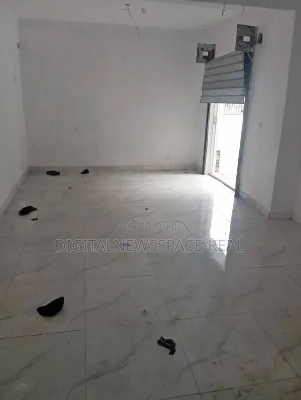 Spacious Shop for Rent – With Toilet Water, Facing Major Road! in Lakowe