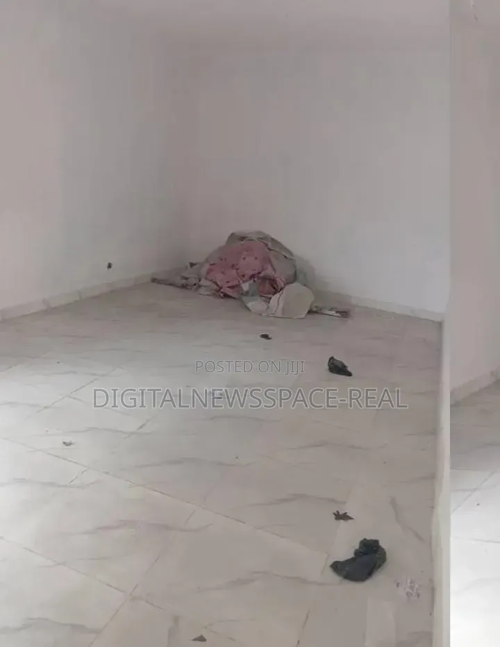 Spacious Shop for Rent – With Toilet Water, Facing Major Road! in Lakowe