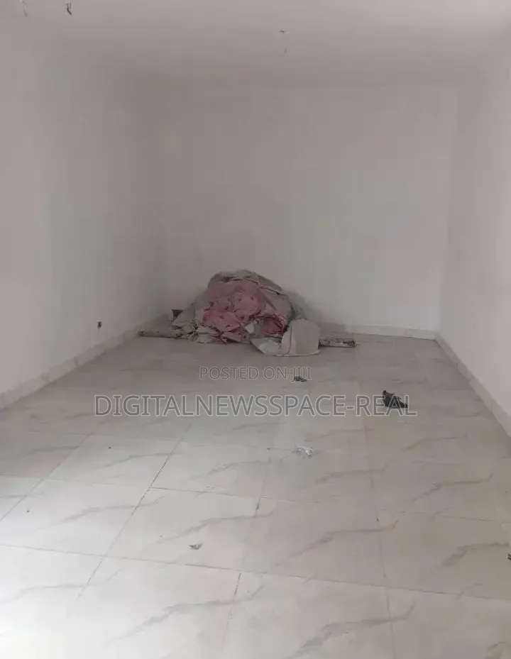 Spacious Shop for Rent – With Toilet Water, Facing Major Road! in Lakowe