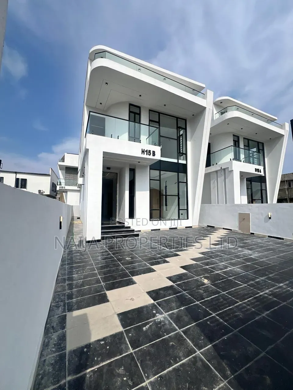 4bdrm Duplex in Ikota for sale in Ikota