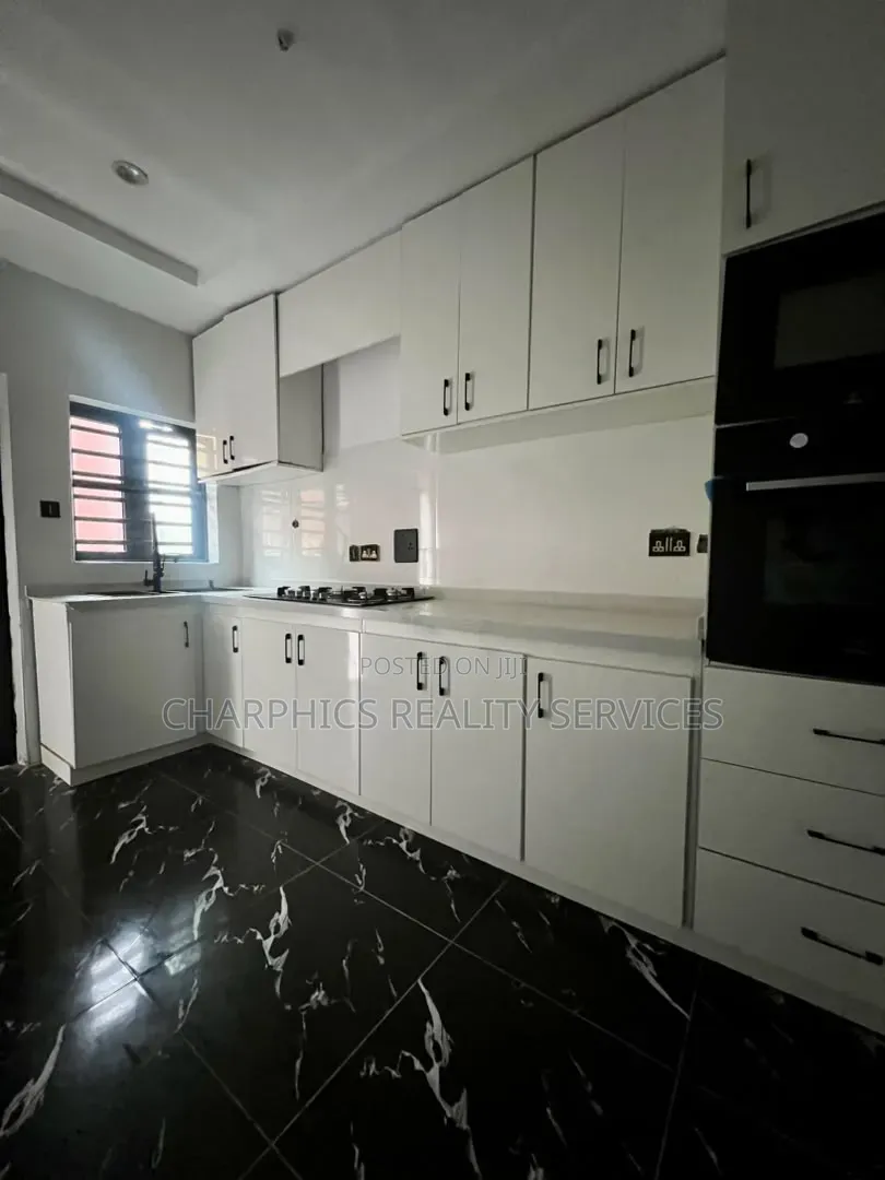 2bdrm Duplex in Lekki Phase 2 for sale in Lekki Phase 2