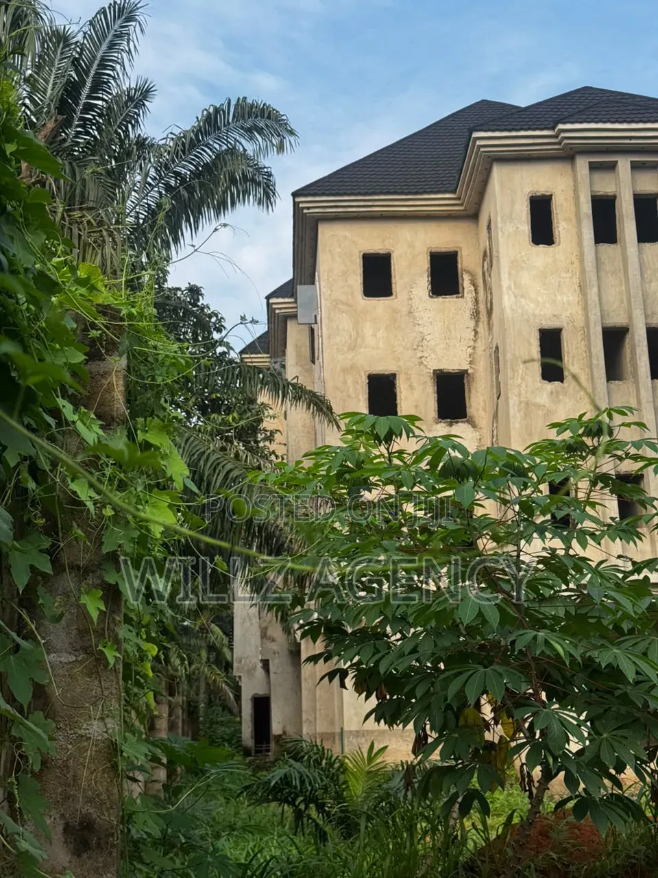 20bdrm House in Nnewi for sale in Nnewi