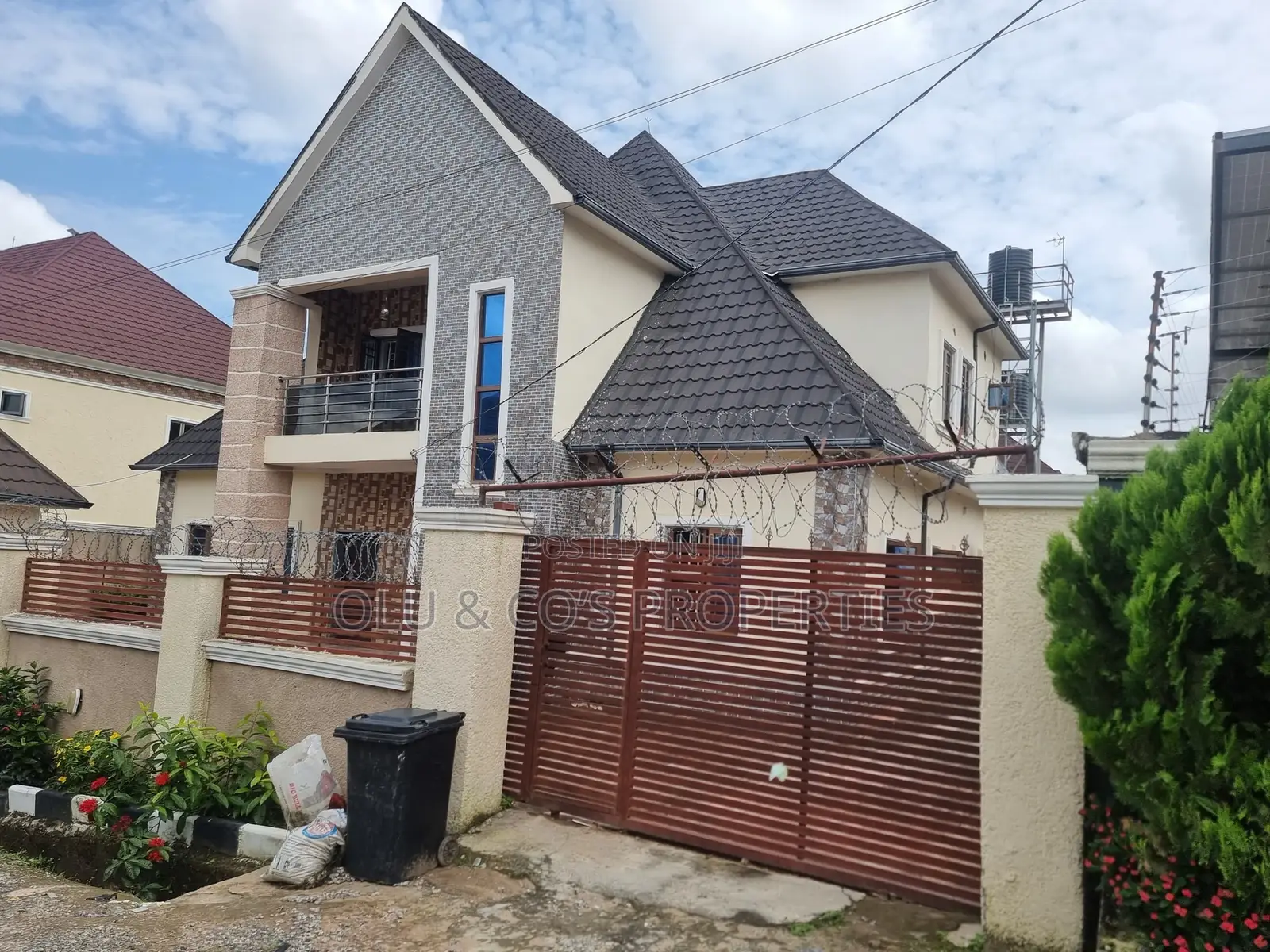 5bdrm Duplex in Von District for rent in Lugbe District