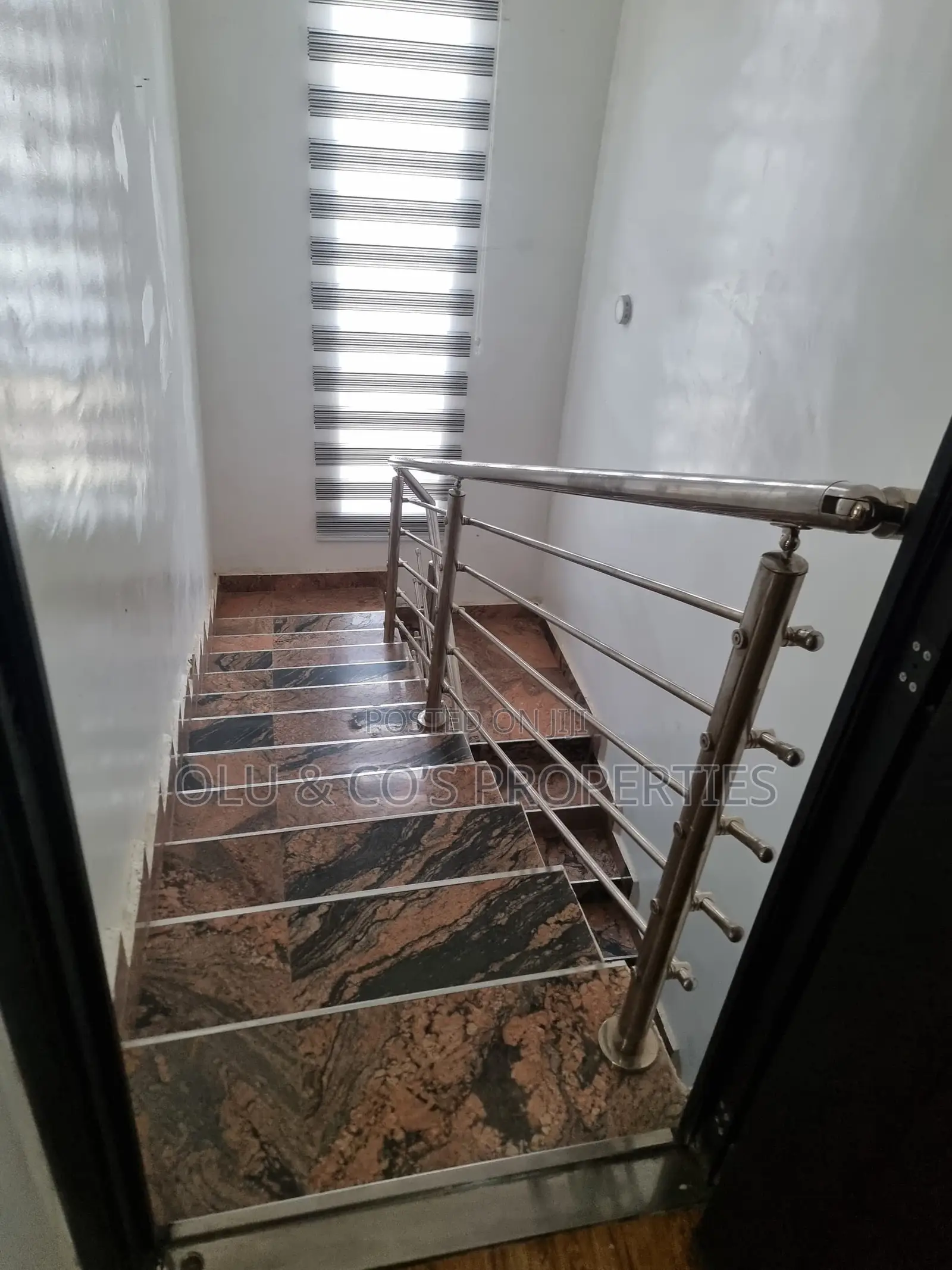 5bdrm Duplex in Von District for rent in Lugbe District