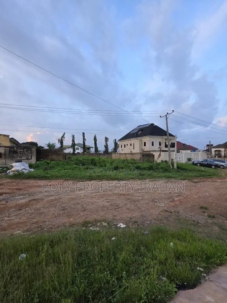 1300sqm for Sale in Akala Estate Road in Ibadan
