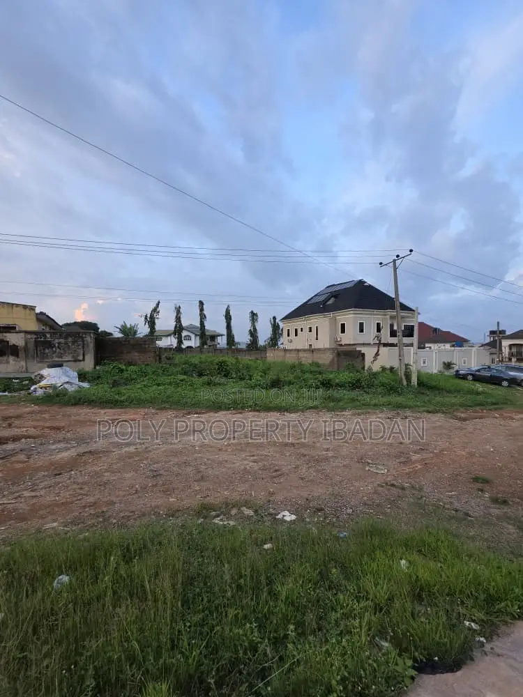 1300sqm for Sale in Akala Estate Road in Ibadan
