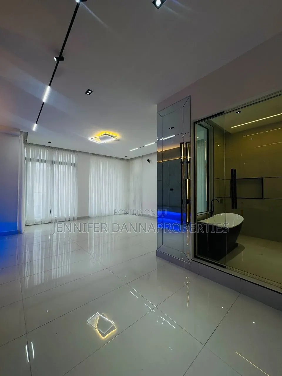 5bdrm Duplex in Royal Pine Estate, Lekki Phase 2 for sale in Lekki Phase 2