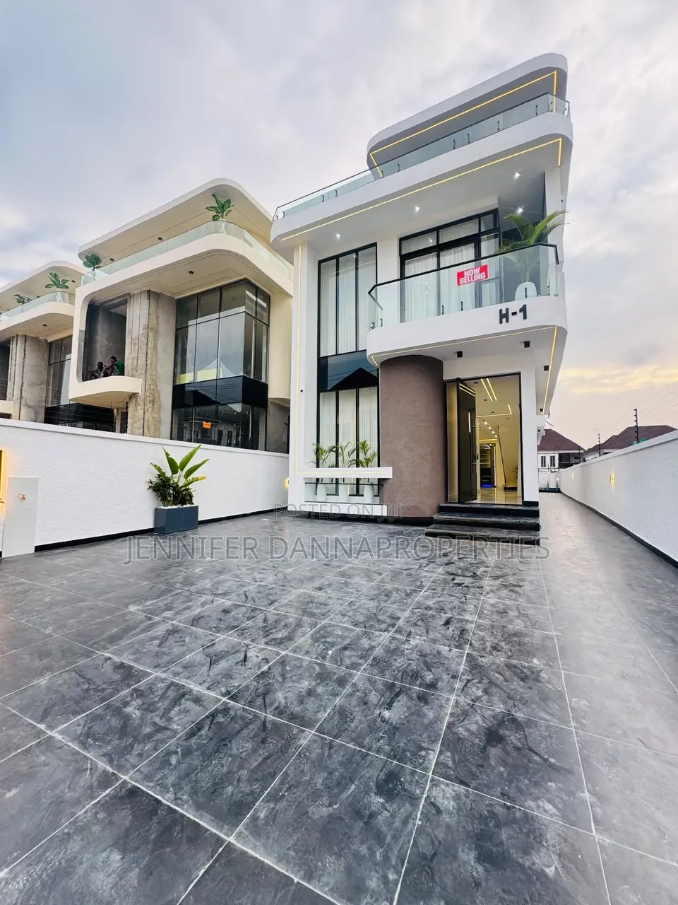 5bdrm Duplex in Royal Pine Estate, Lekki Phase 2 for sale in Lekki Phase 2