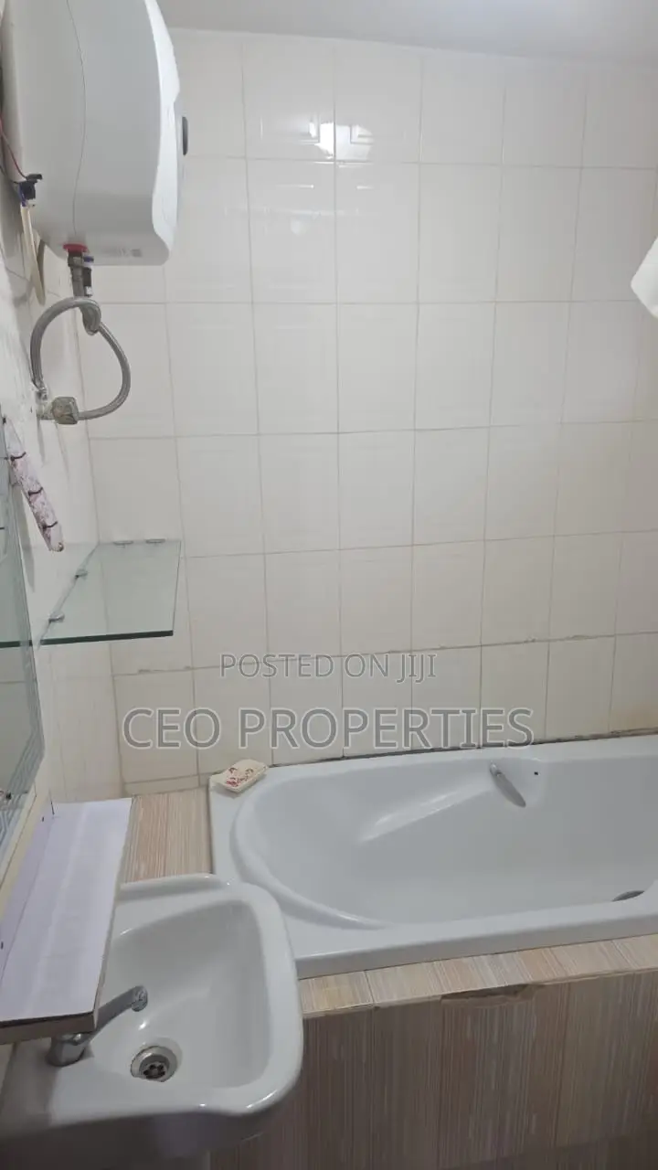 2bdrm Bungalow in Off Admiralty Way, Lekki Phase 1 for rent in Lekki Phase 1