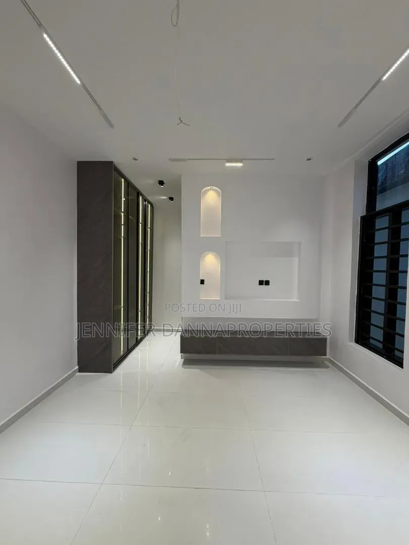 5bdrm Duplex in VGC / Ajah for sale in VGC / Ajah