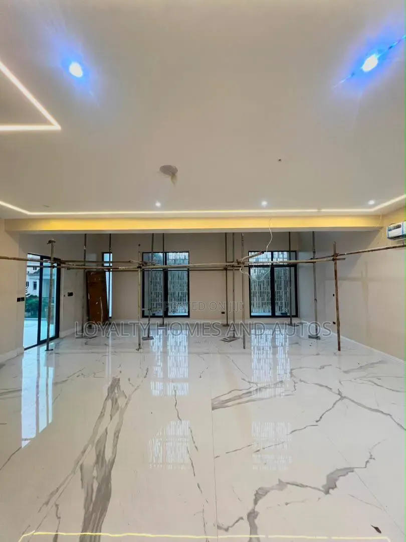 5bdrm House in Banana Island for sale in Banana Island