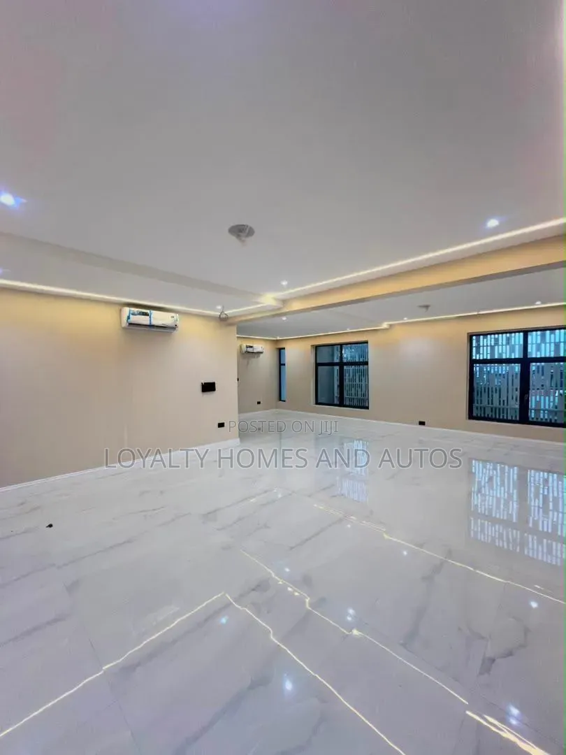 5bdrm House in Banana Island for sale in Banana Island