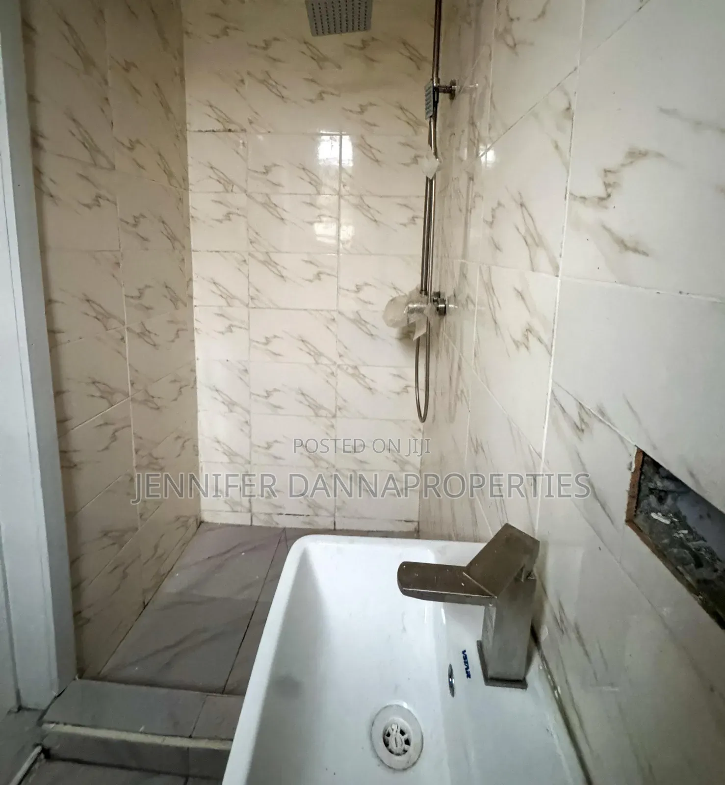 2bdrm Bungalow in Ogombo for sale in Ogombo