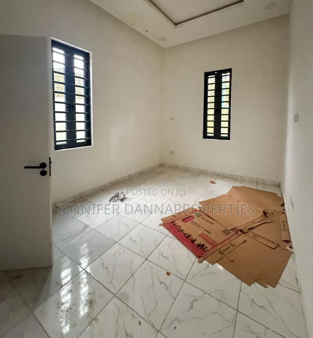 2bdrm Bungalow in Ogombo for sale in Ogombo