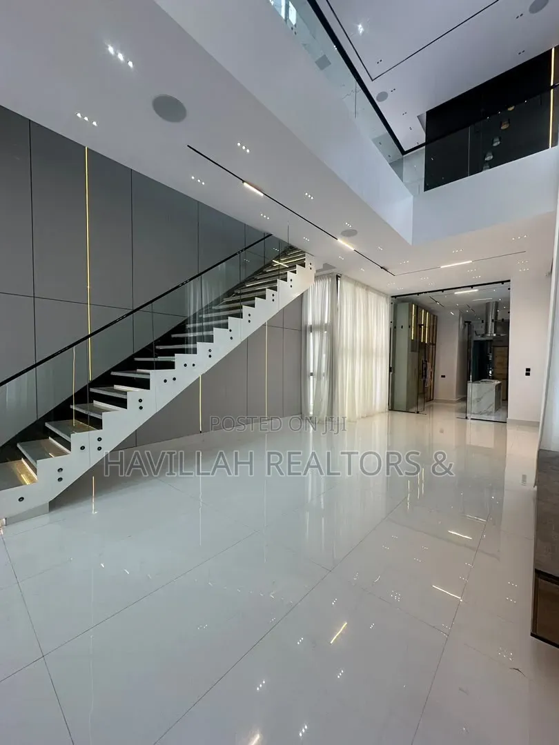 5bdrm Duplex in Ikota for sale in Ikota