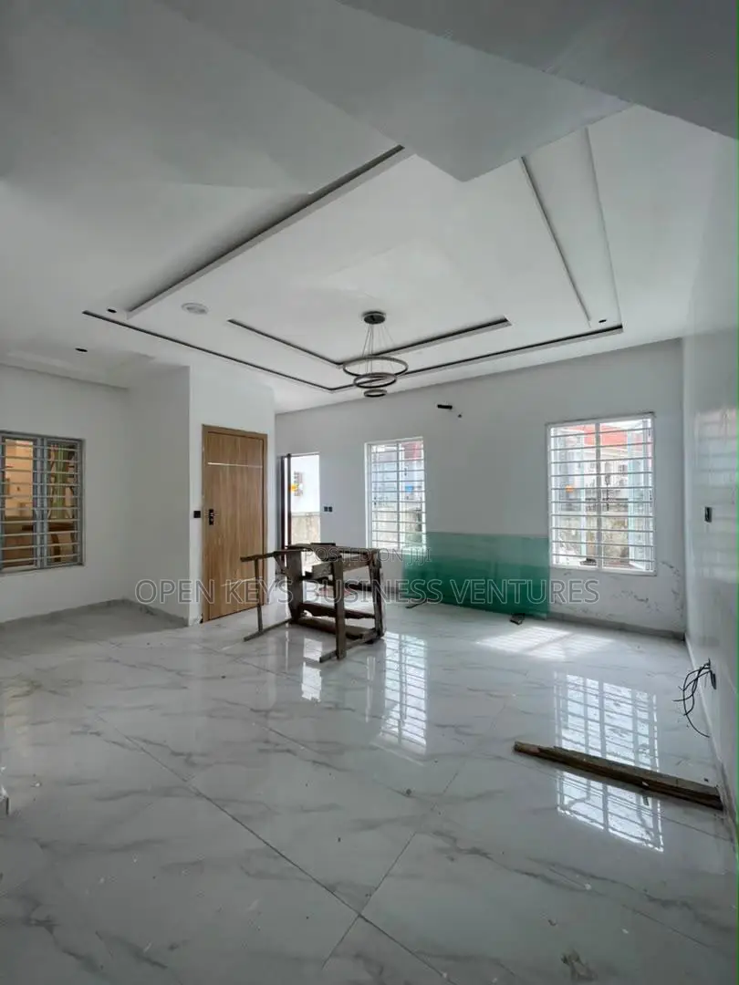4bdrm Duplex in Ikota for sale in Ikota
