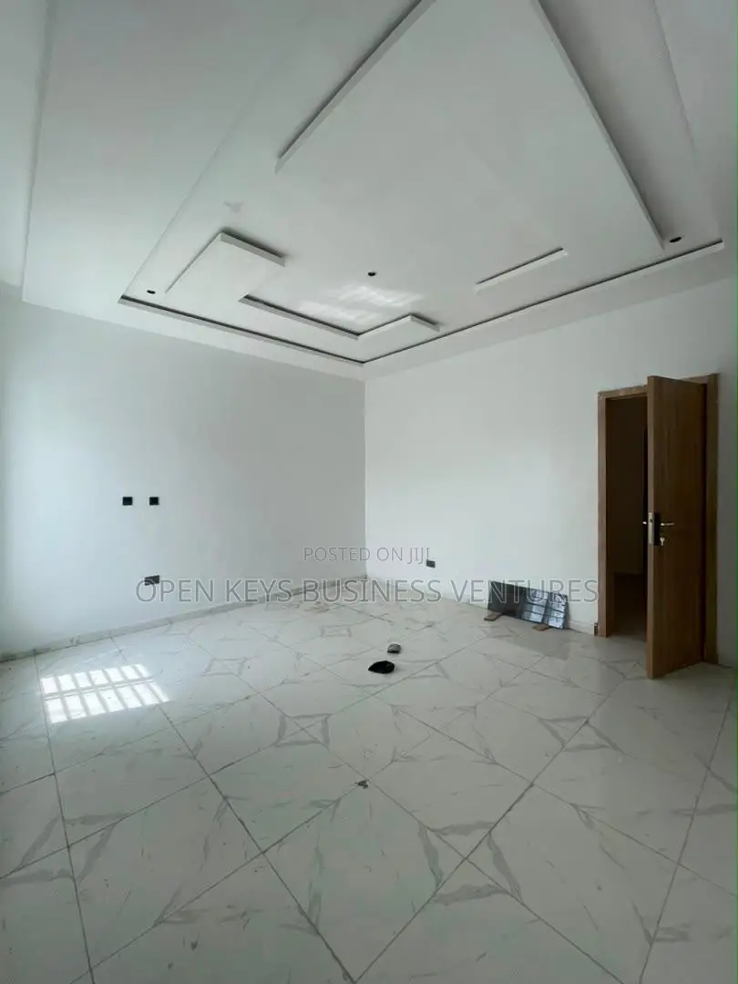 4bdrm Duplex in Ikota for sale in Ikota