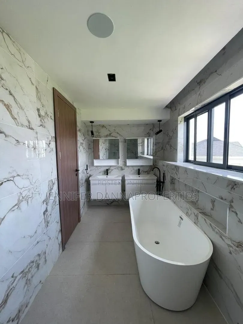 5bdrm Duplex in Ikate for sale in Ikate