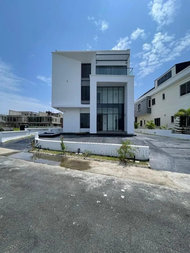 5bdrm Duplex in Ikate for sale in Ikate
