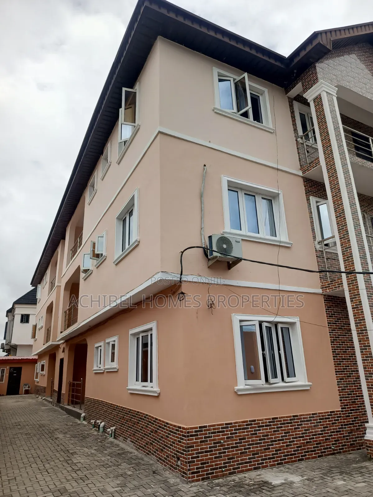 3bdrm Apartment in Osapa London, Jakande for rent in Jakande