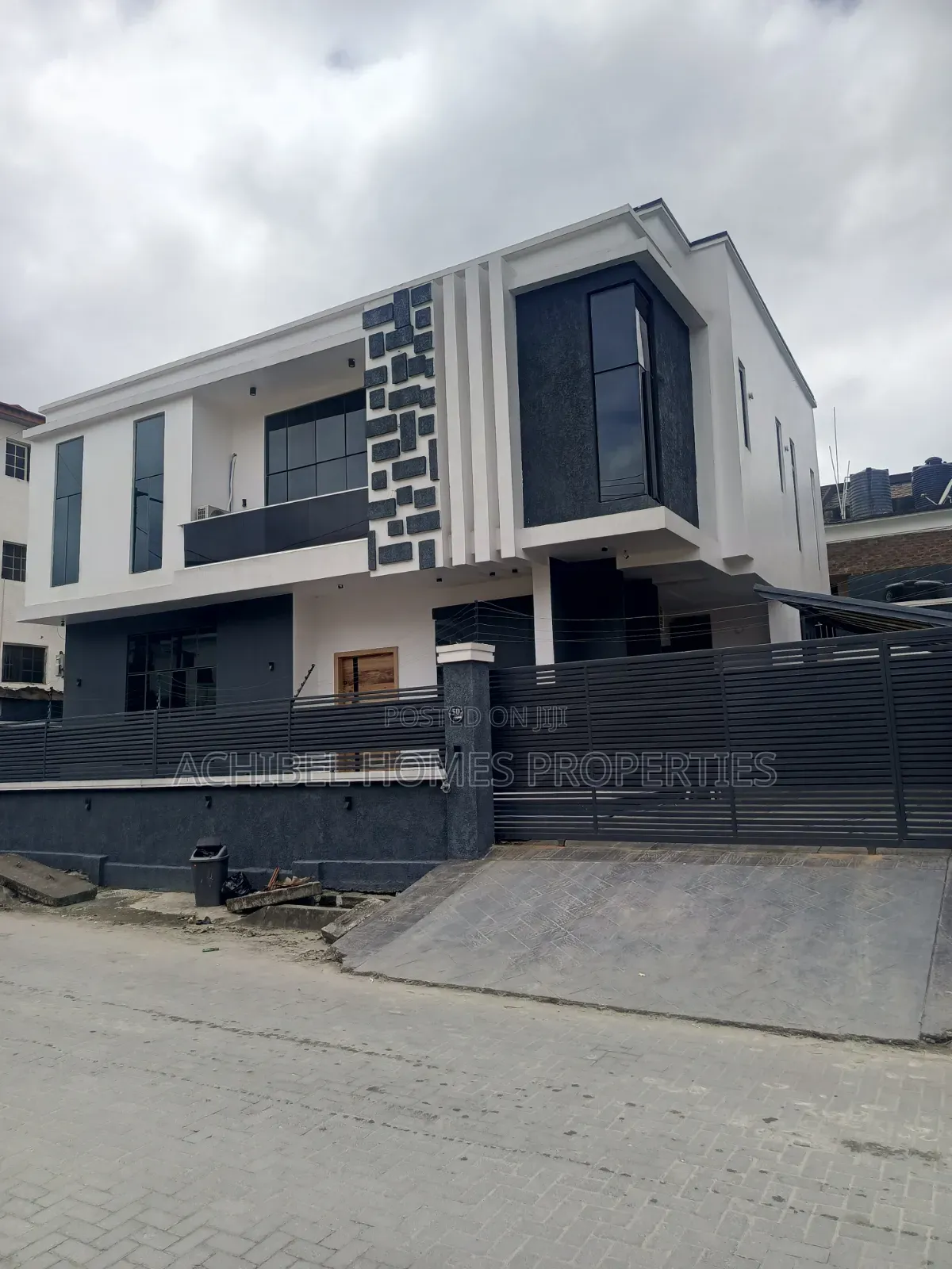 5bdrm Duplex in Osapa London, Jakande for sale in Jakande