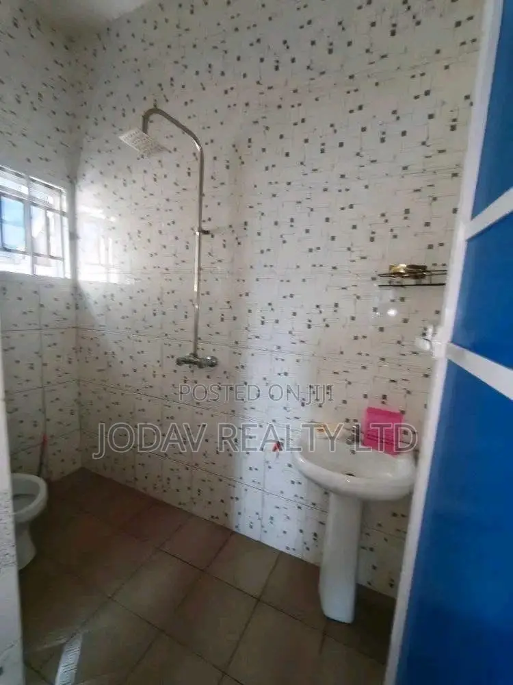 2bdrm Block of Flats in Rumuodara Eneka Road for rent in Rumuodara