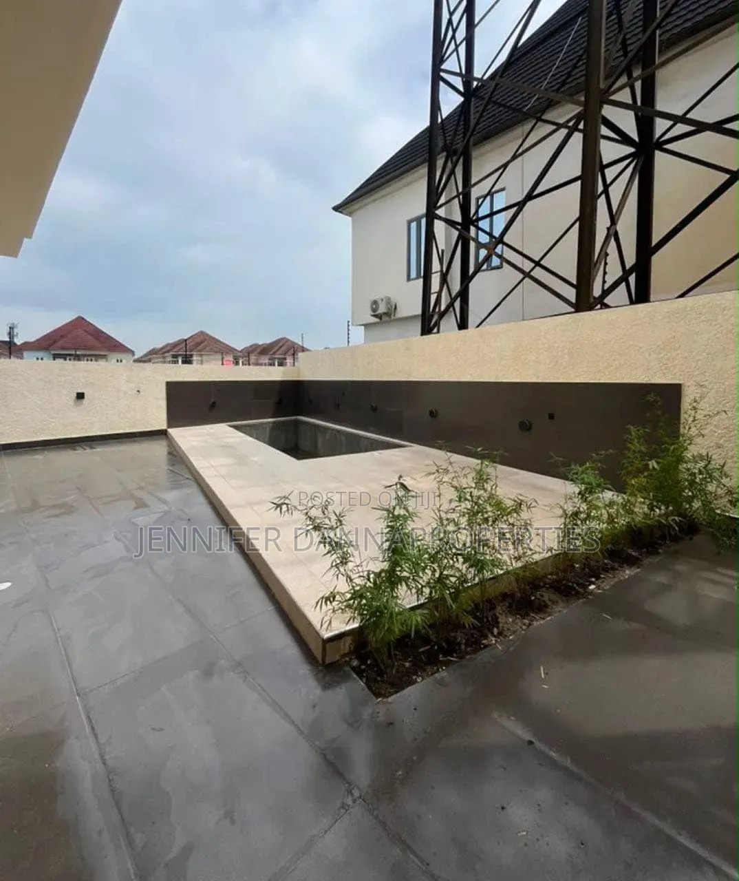 5bdrm Duplex in Lekki Phase 2 for sale in Lekki Phase 2