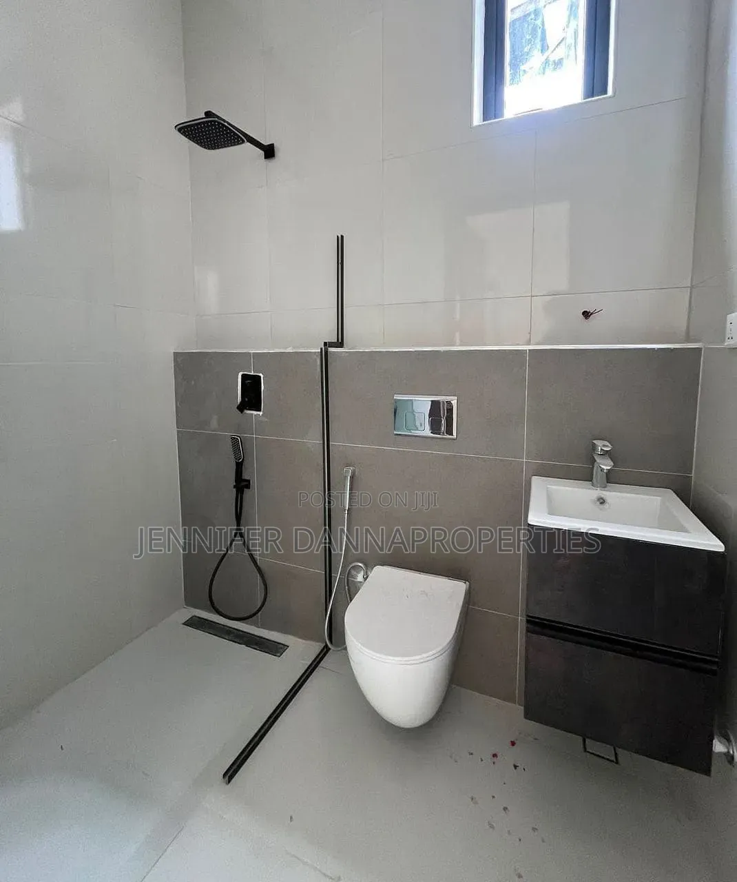 5bdrm Duplex in Lekki Phase 2 for sale in Lekki Phase 2