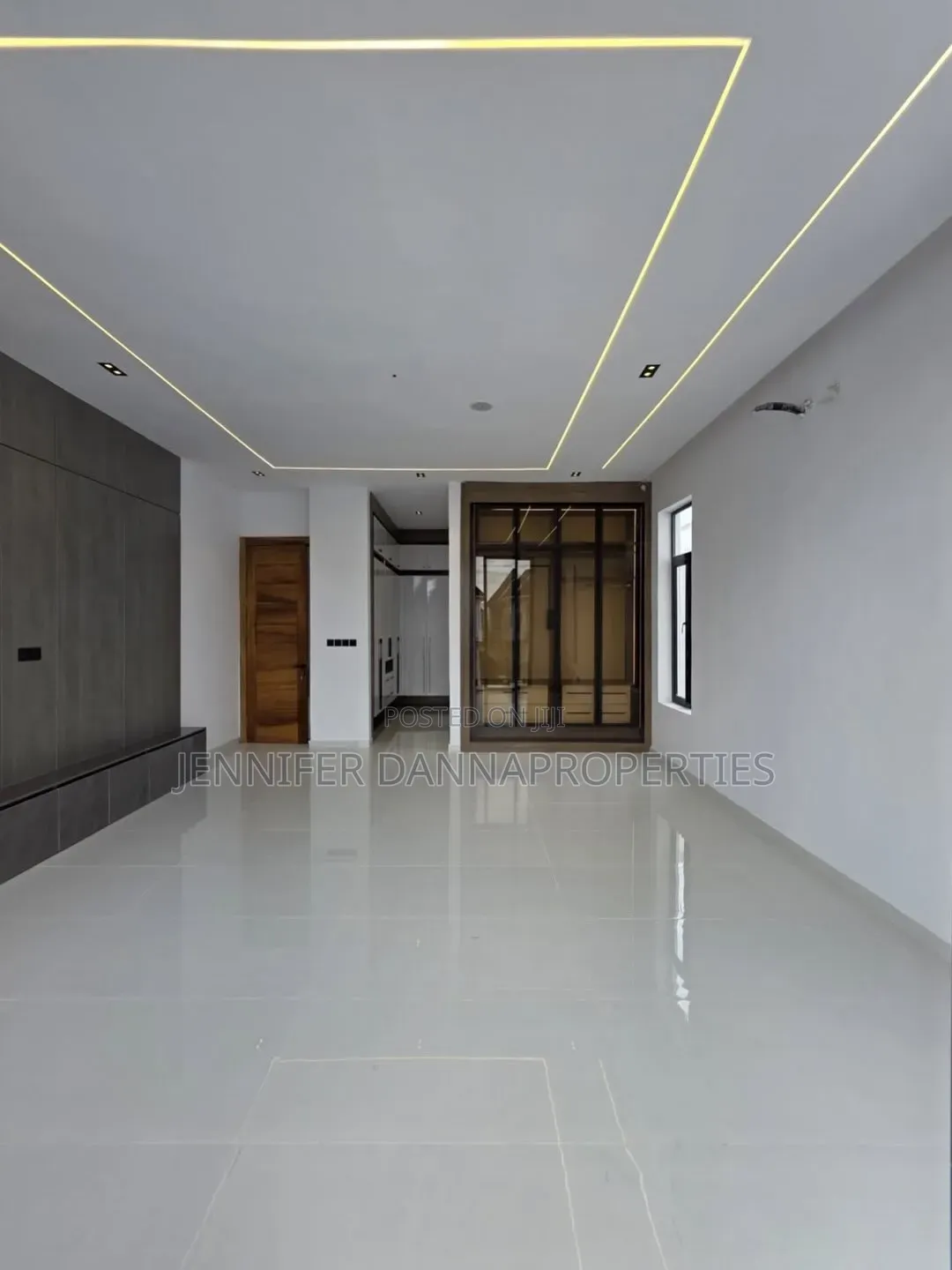 5bdrm Duplex in Ikota for sale in Ikota