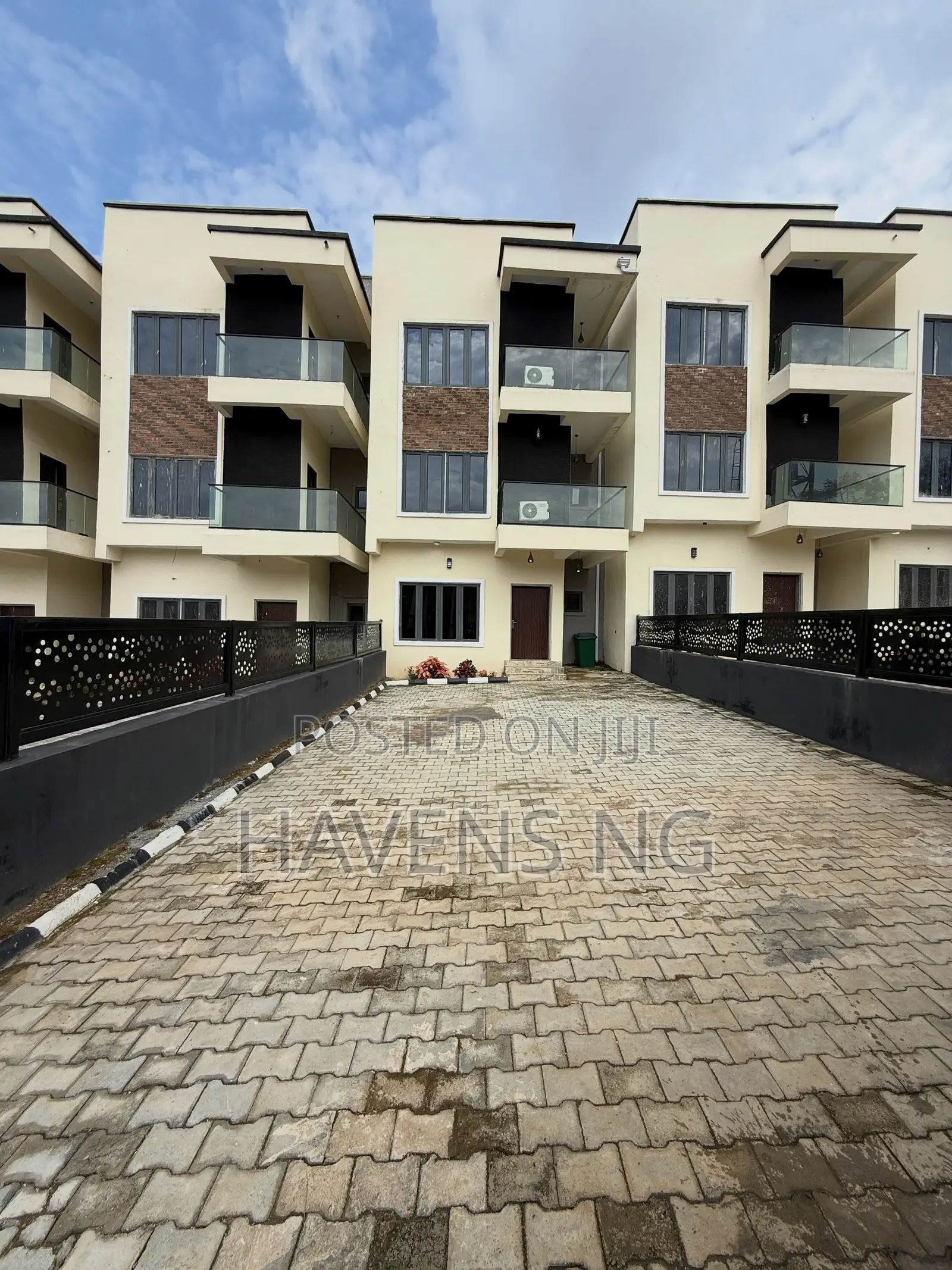 4bdrm Duplex in Life Camp for sale in Life Camp