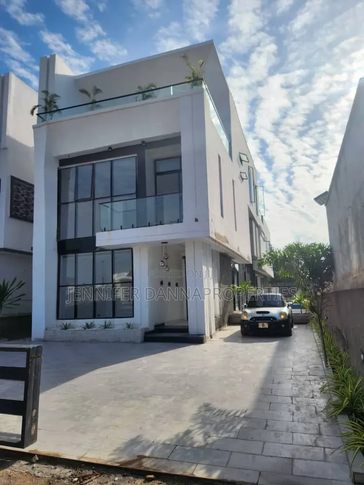 5bdrm Duplex in Off Lekki-Epe Expressway for sale in Off Lekki-Epe Expressway