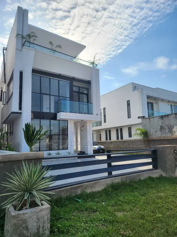 5bdrm Duplex in Off Lekki-Epe Expressway for sale in Off Lekki-Epe Expressway