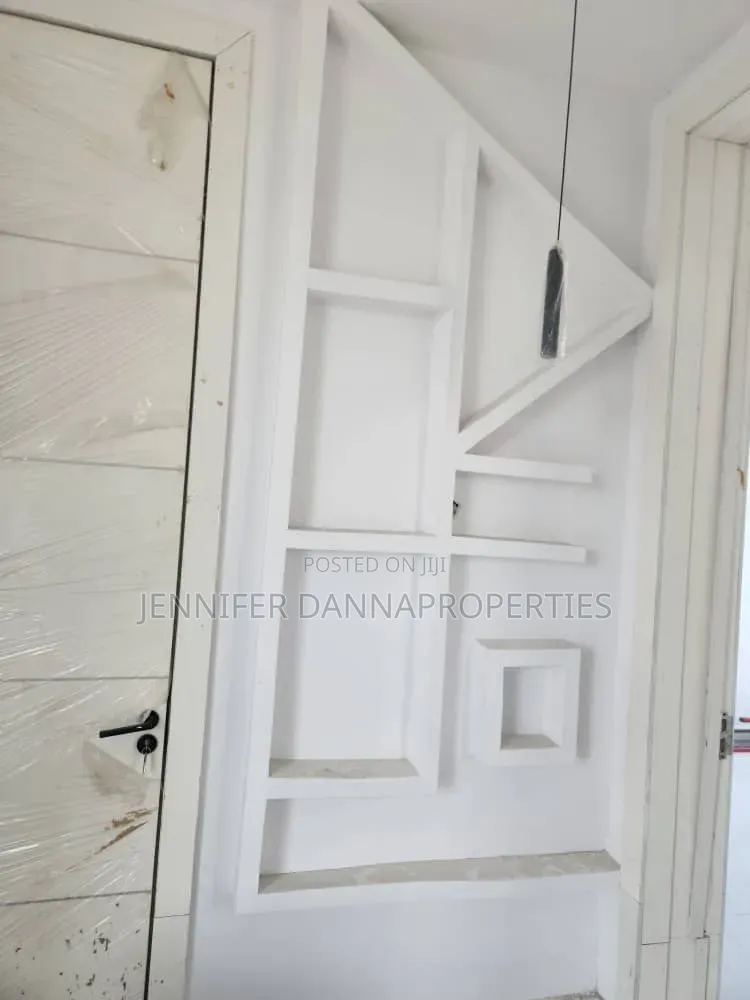 5bdrm Duplex in Off Lekki-Epe Expressway for sale in Off Lekki-Epe Expressway