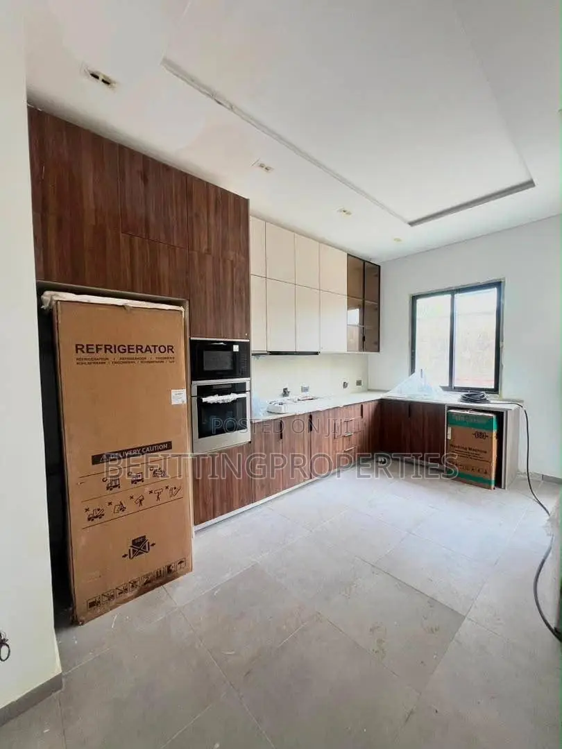 5bdrm House in Banana Island for sale in Banana Island