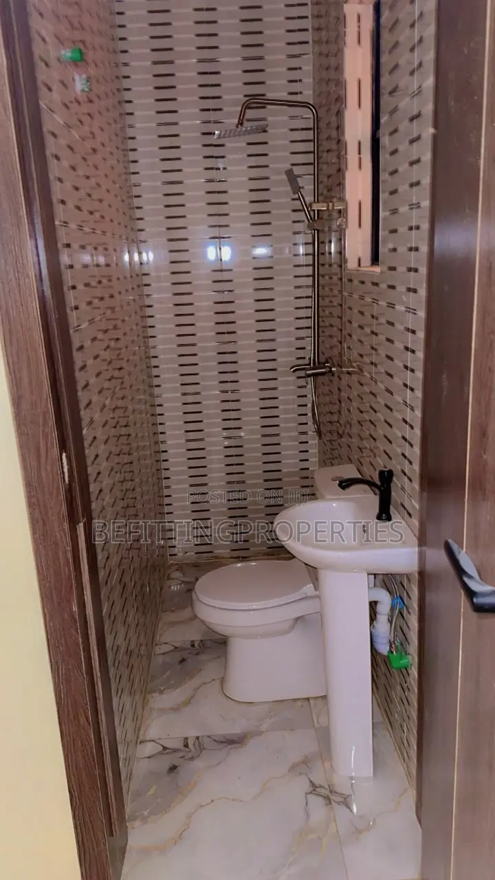 4bdrm House in Omole Phase 2 for sale in Omole Phase 2
