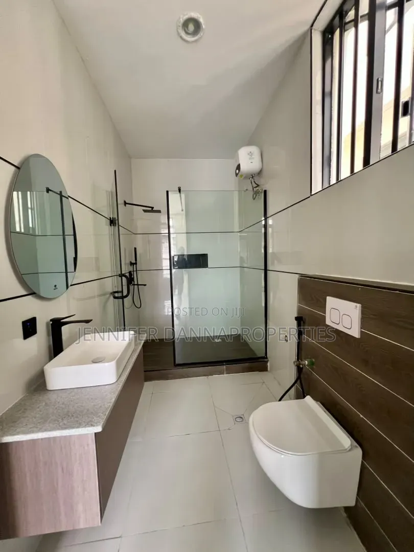 5bdrm Duplex in Royal Pine Estate, Lekki Phase 2 for sale in Lekki Phase 2