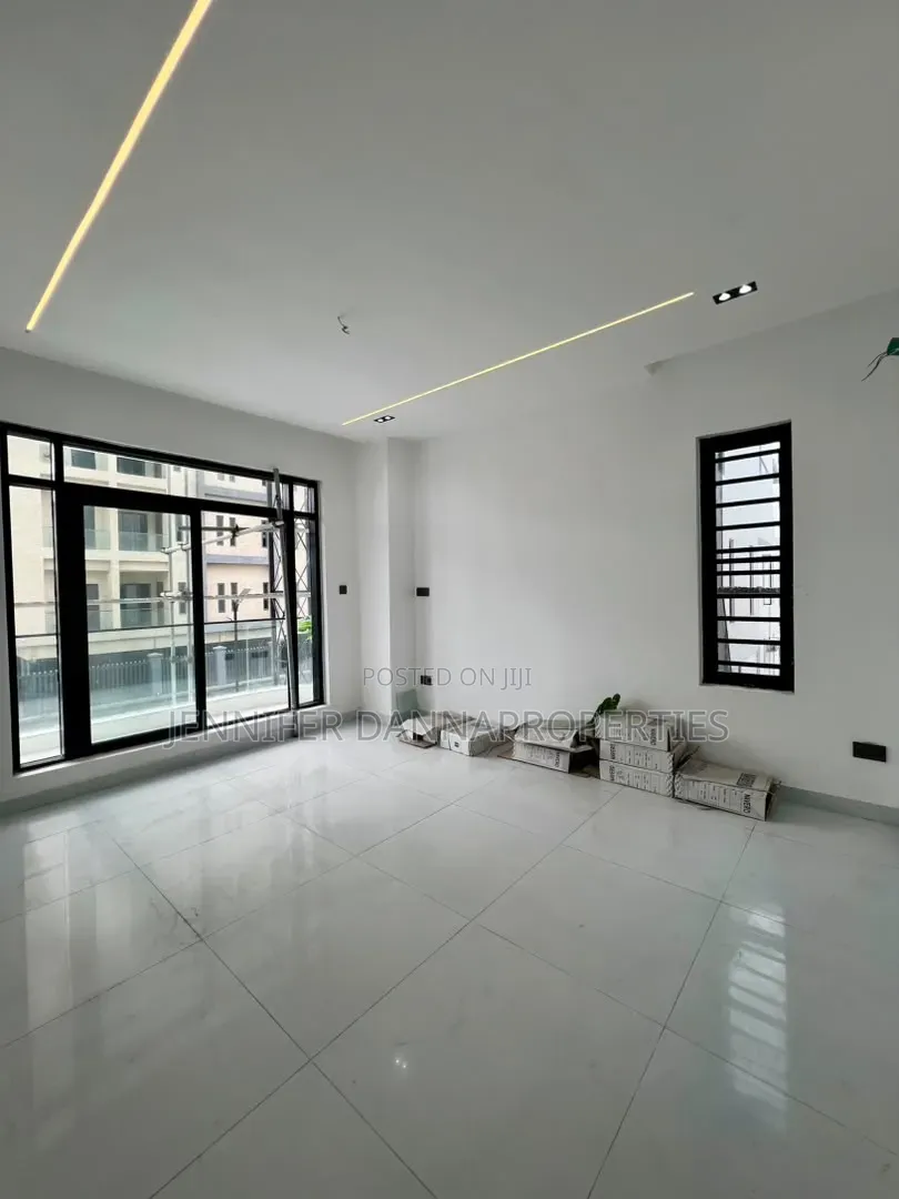 4bdrm Townhouse/Terrace in Ikota for sale in Ikota