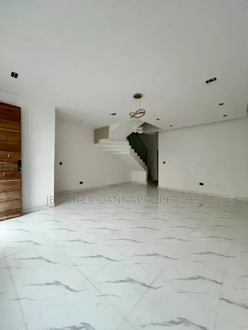 4bdrm Townhouse/Terrace in Ikota for sale in Ikota