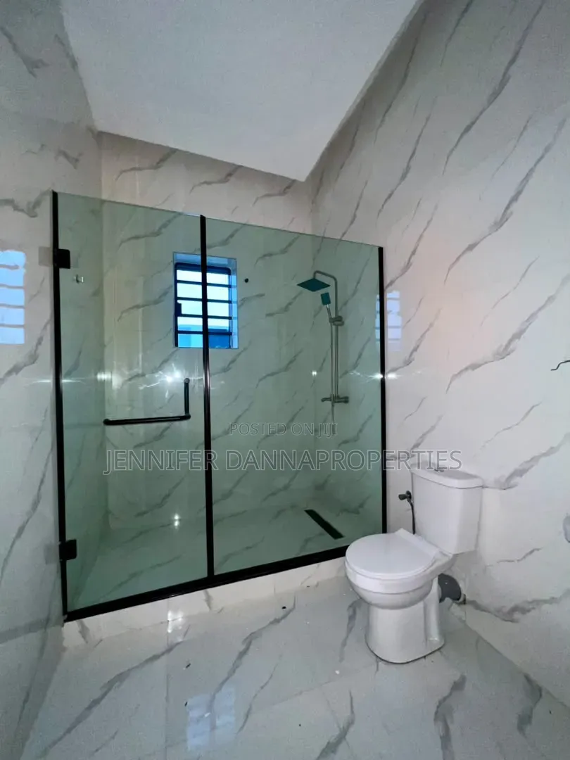 4bdrm Townhouse/Terrace in Ikota for sale in Ikota