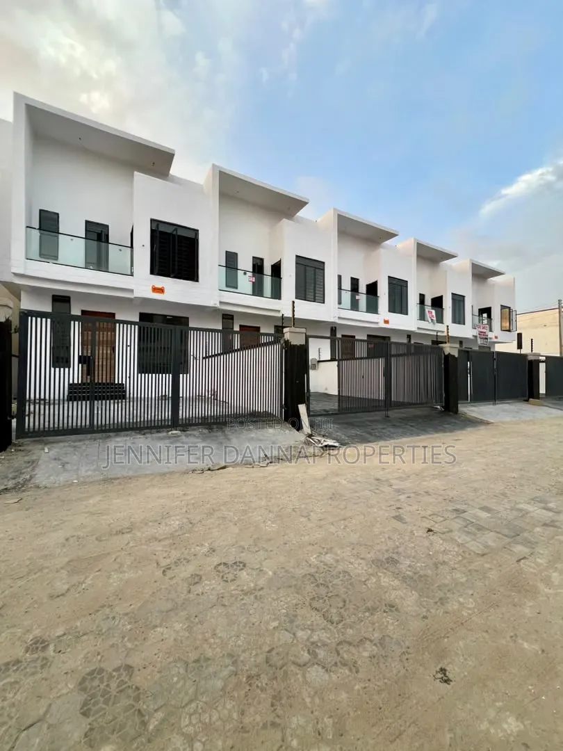 4bdrm Townhouse/Terrace in Ikota for sale in Ikota