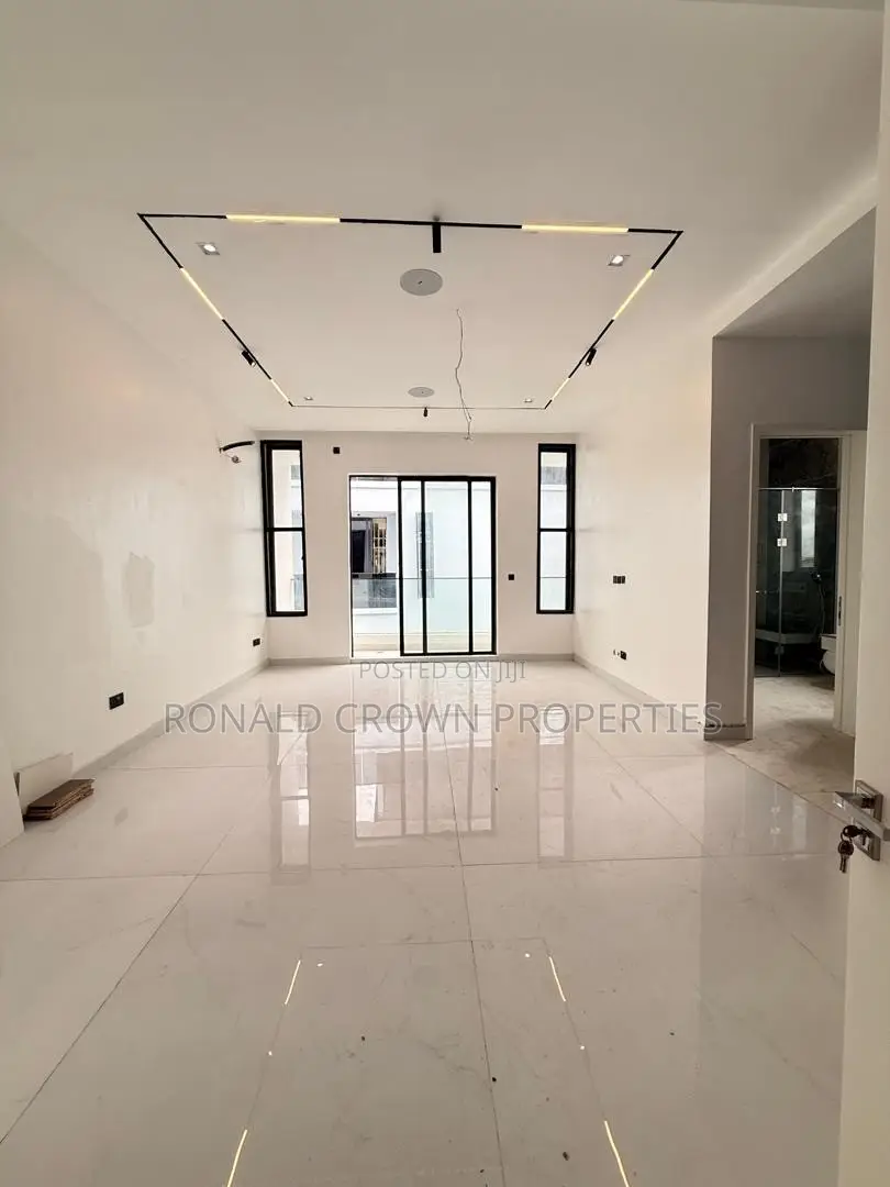 5bdrm Duplex in Ikate for sale in Ikate