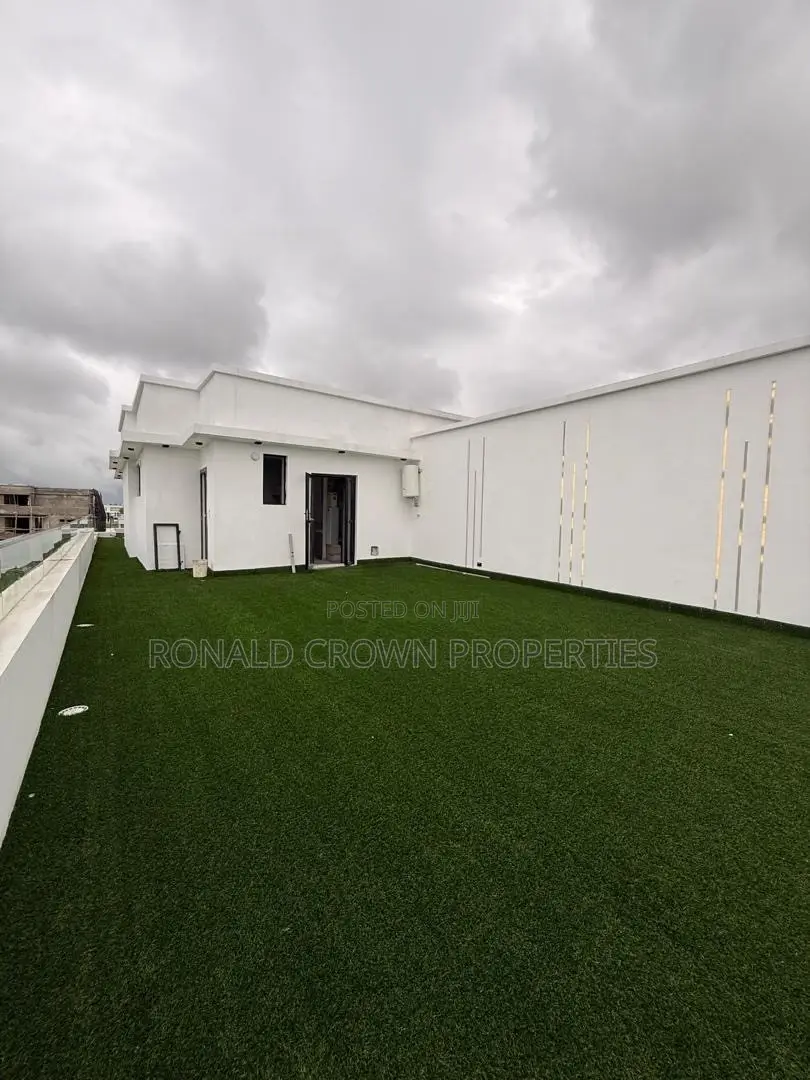 5bdrm Duplex in Ikate for sale in Ikate