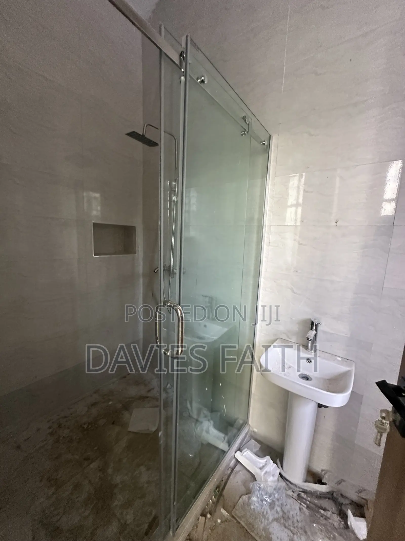 2bdrm Block of Flats in 64 Crescent, Gwarinpa for rent in Gwarinpa