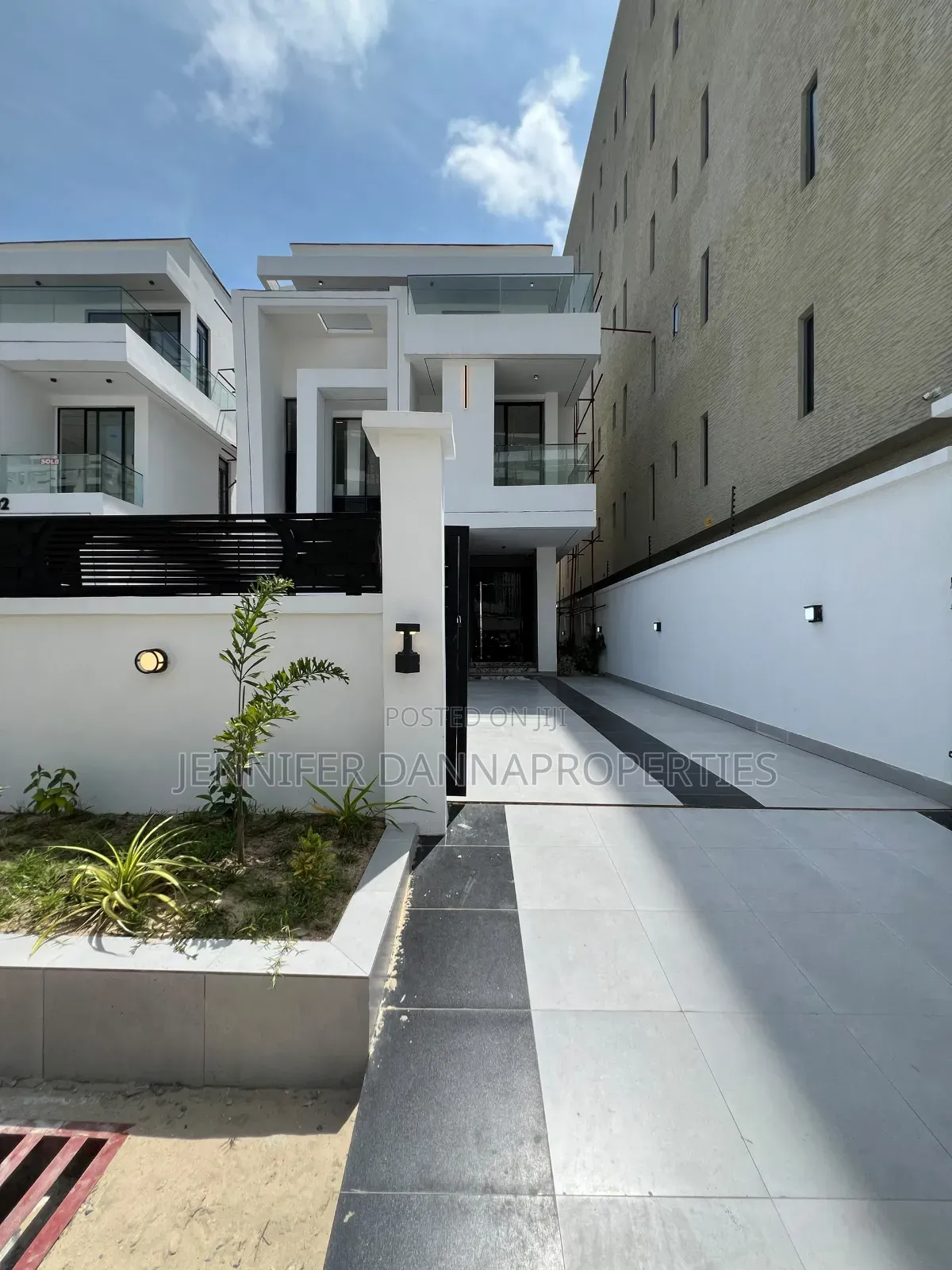 5bdrm Duplex in Lekki Phase 1 for sale in Lekki Phase 1