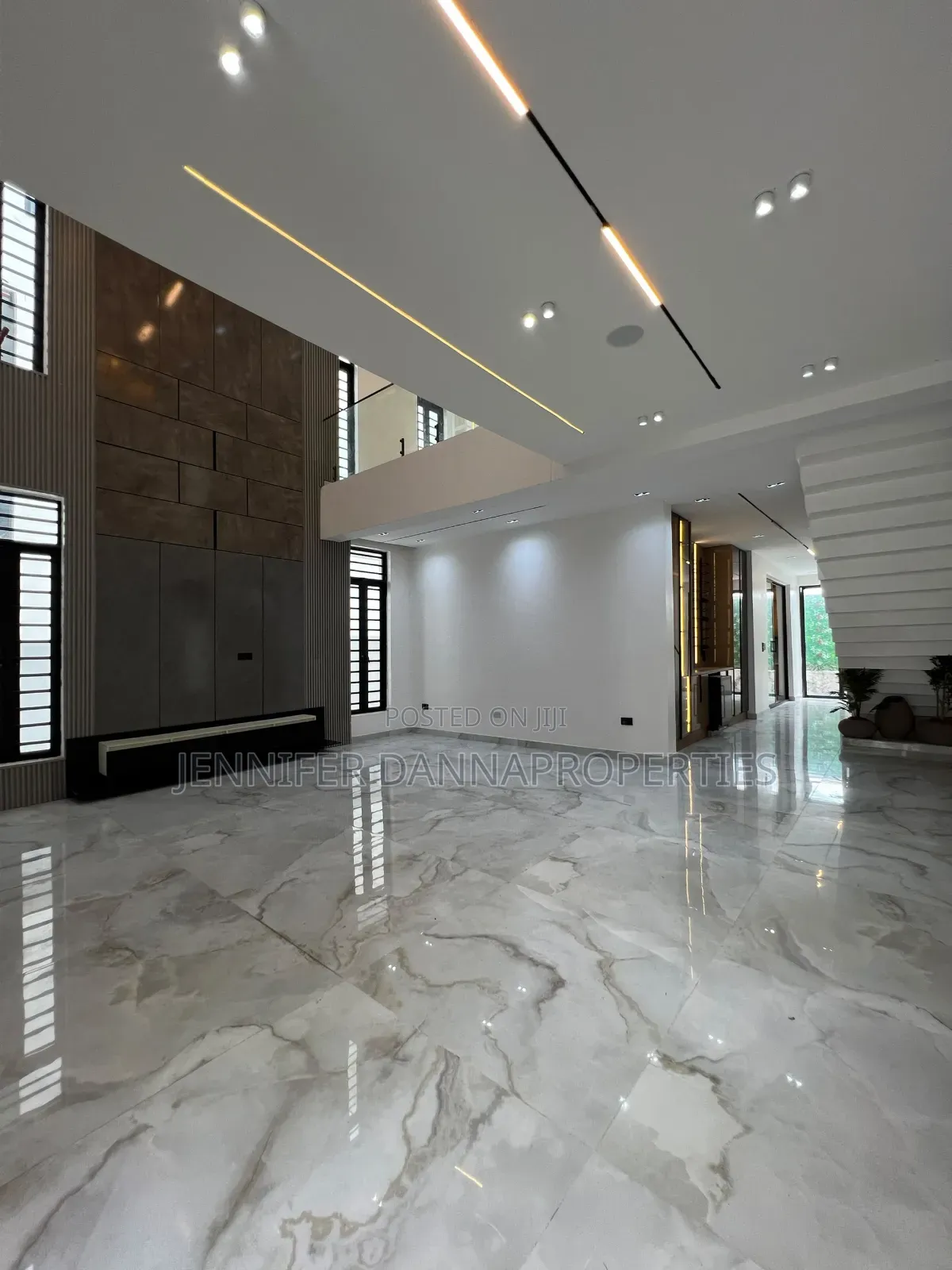 5bdrm Duplex in Lekki Phase 1 for sale in Lekki Phase 1